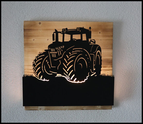 Bild beleuchtet 50x50cm mit Silhouette  Fendt Traktor auf Holz